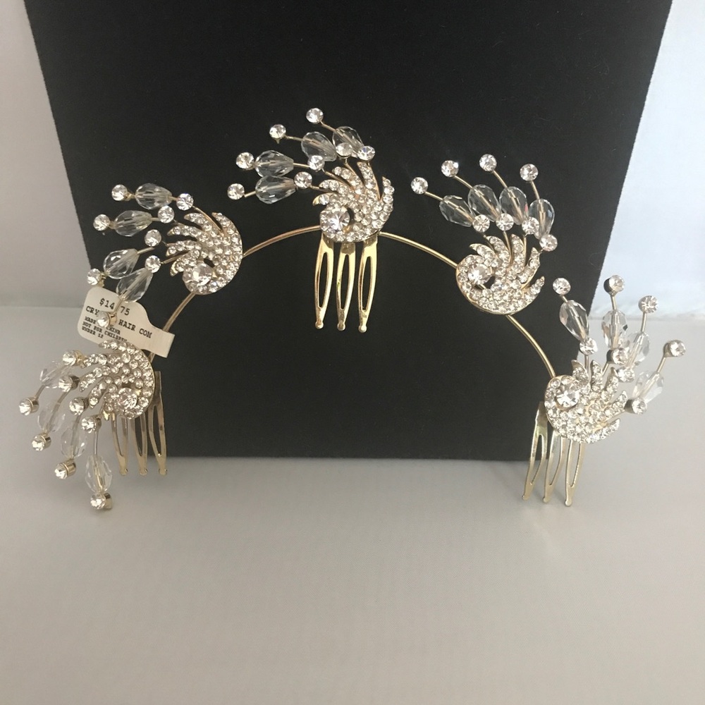 Beautiful hairpiece faux crystal new no tags.